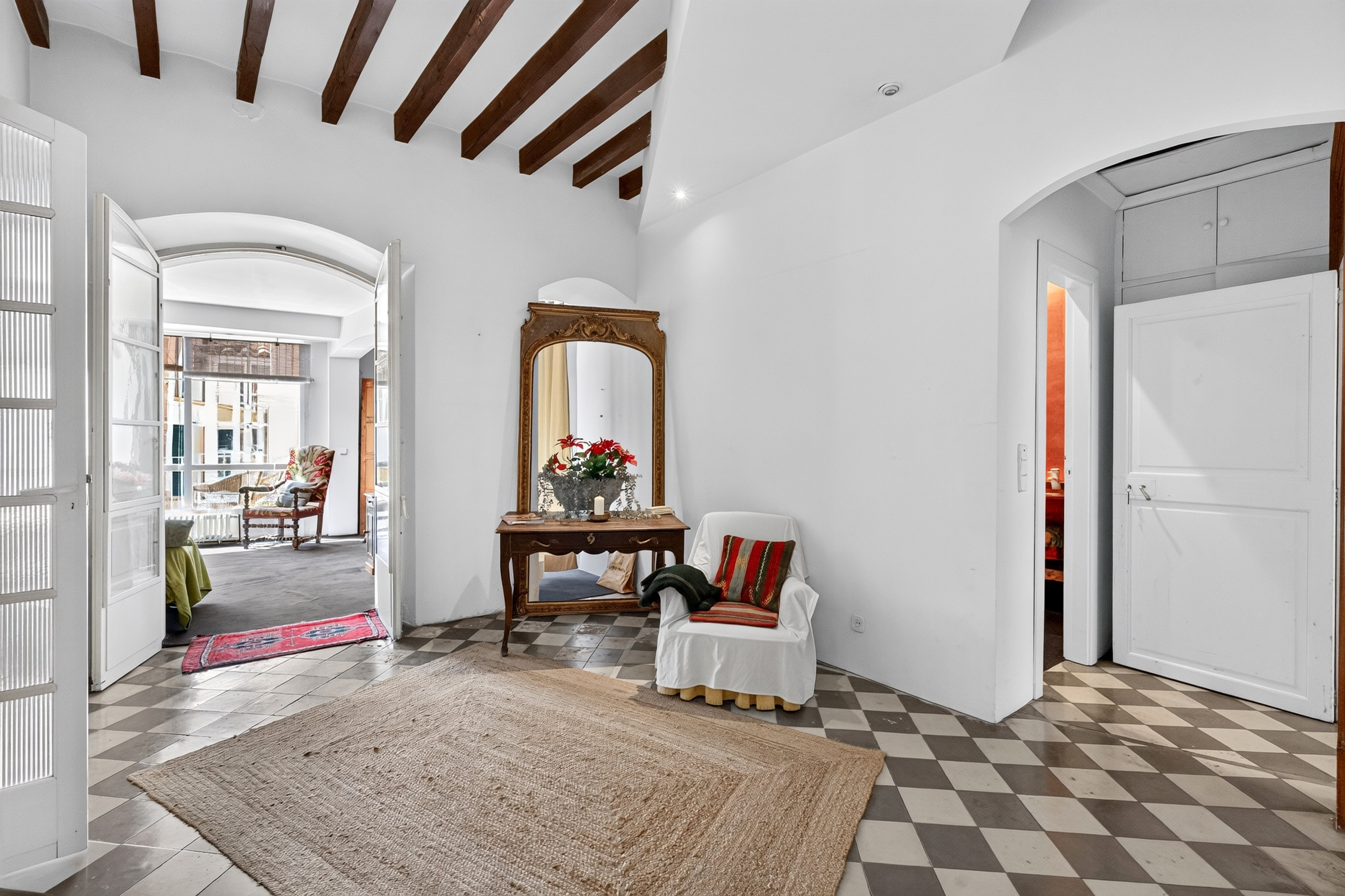 Property in need of renovation with a garden in the Old Town, photo 1 – Plaça Major, Palma de Mallorca