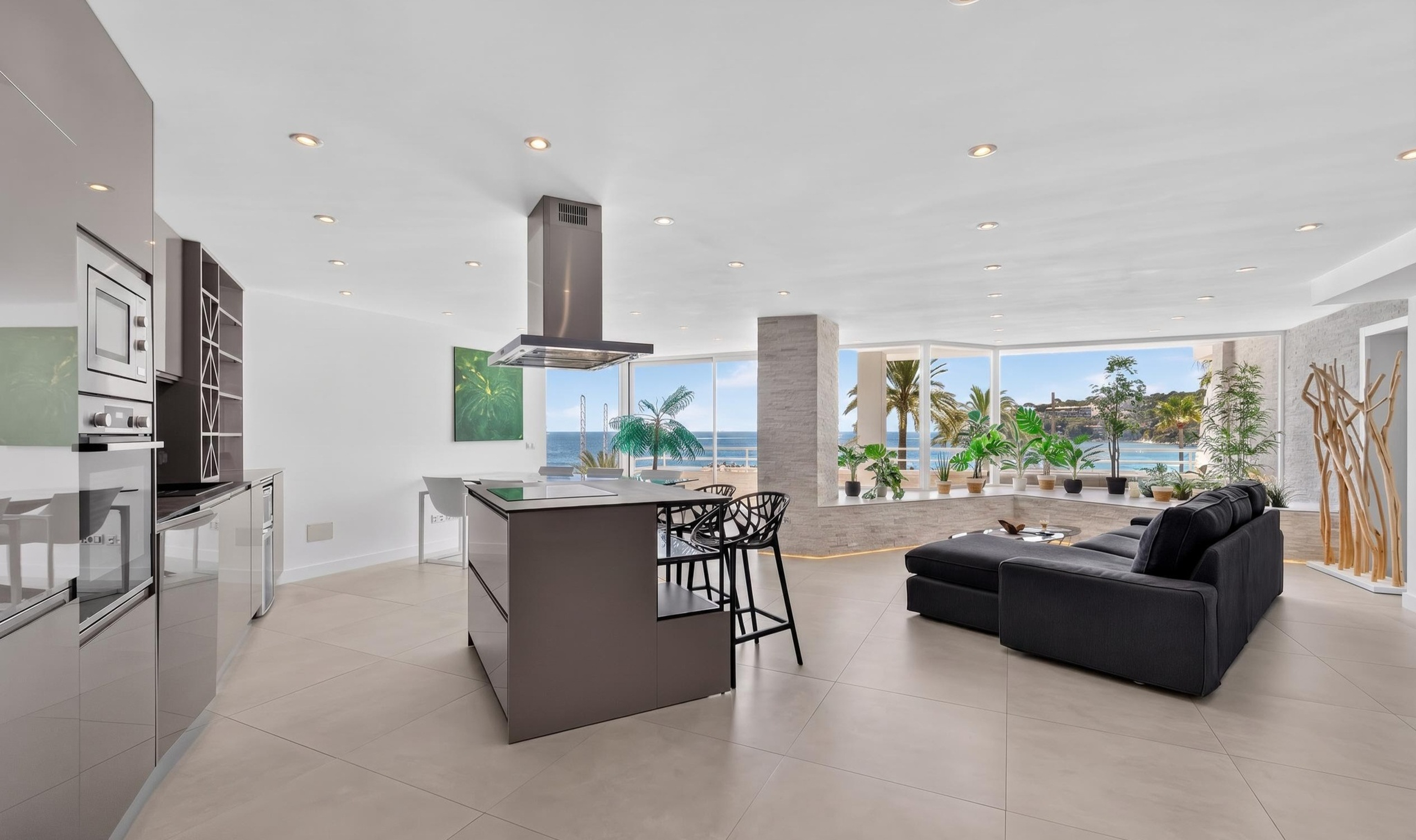 Beachfront apartment with panoramic ocean views, photo 1 – Magaluf, Calvià